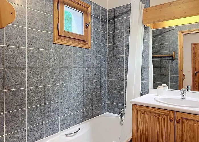 : 3 Pièces, 6 Pers, Parking, Balcon - Fr-1-507-81