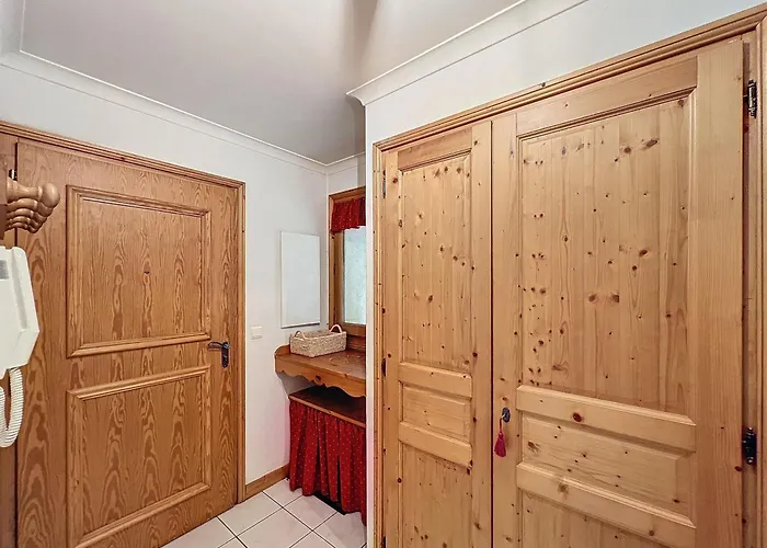 : 3 Pièces, 6 Pers, Parking, Balcon - Fr-1-507-81 *