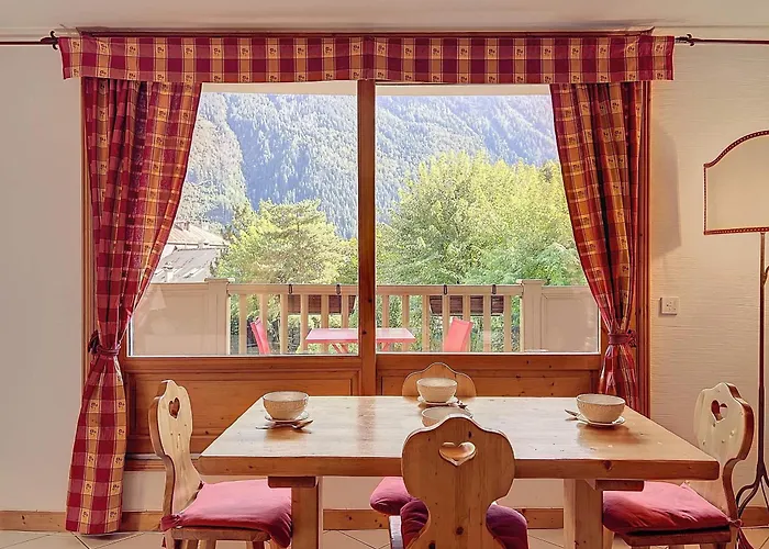 : 3 Pièces, 6 Pers, Parking, Balcon - Fr-1-507-81 *