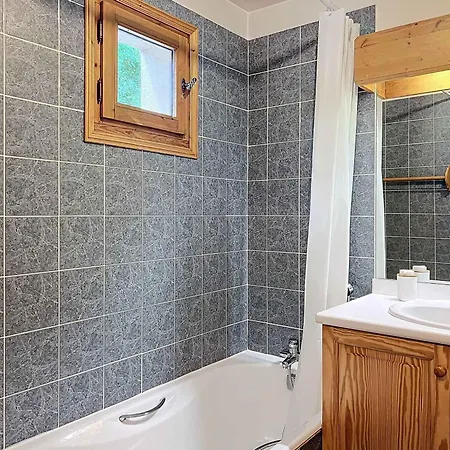 : 3 Pièces, 6 Pers, Parking, Balcon - Fr-1-507-81